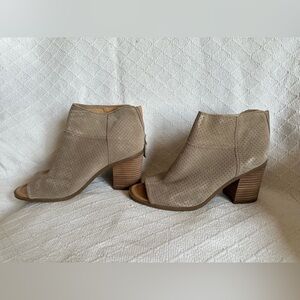 Franco Sarto Beige Tan Suede Open Toe Block Heel Ankle Boots Size 8.5
